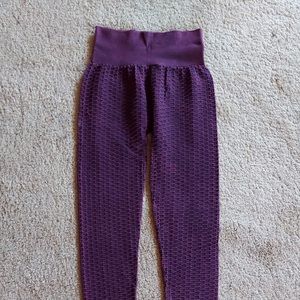 Nikibiki Embossed Leggings OS Wine color